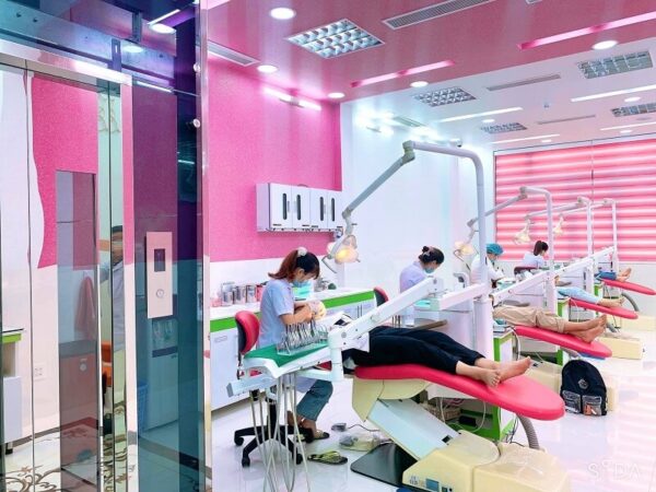 Làm sạch răng chuyên nghiệp tại nha khoa miền Tây