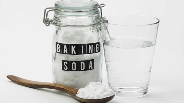 Cách làm sạch răng bằng bột baking soda